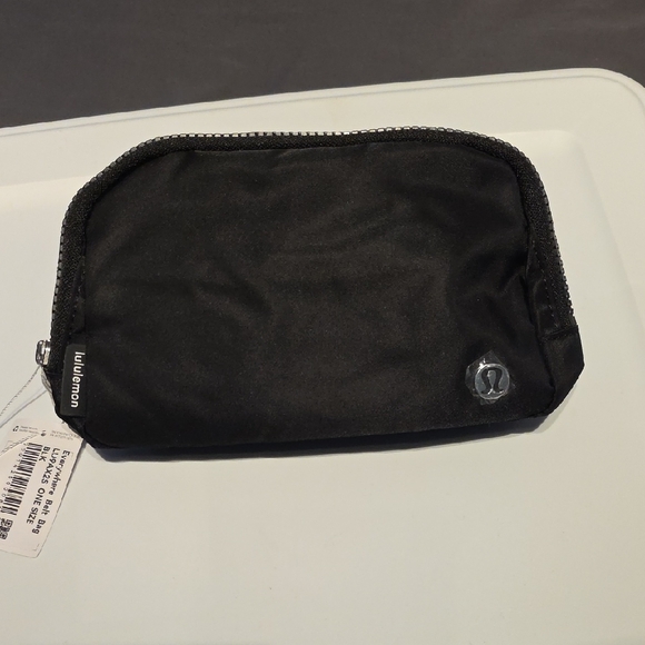 Lululemon Black Everywhere Belt Bag NWT - Picture 7 of 14